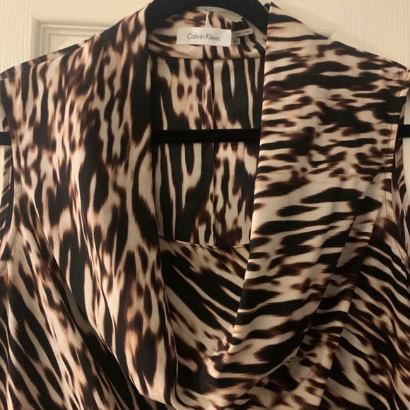 Career blouse by Calvin Klein XL in tans and brown - Picture 7 of 8